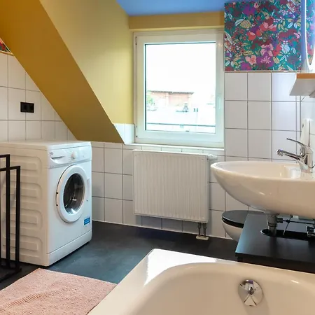 Apartment Pop Art - Balkon, Netflix, Nespresso, Zentral, Messe