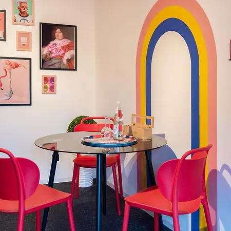 Pop Art - Balkon, Netflix, Nespresso, Zentral, Messe *