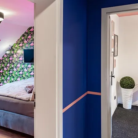 Pop Art - Balkon, Netflix, Nespresso, Zentral, Messe