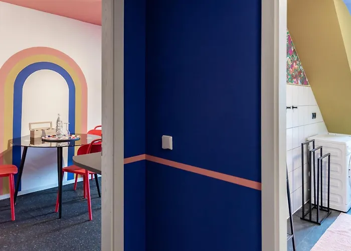 Pop Art - Balkon, Netflix, Nespresso, Zentral, Messe *